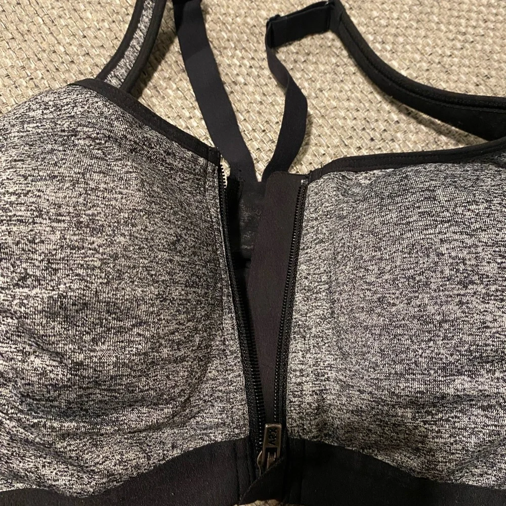 Women's VS Gray Sports Bra - Picture 5 of 8